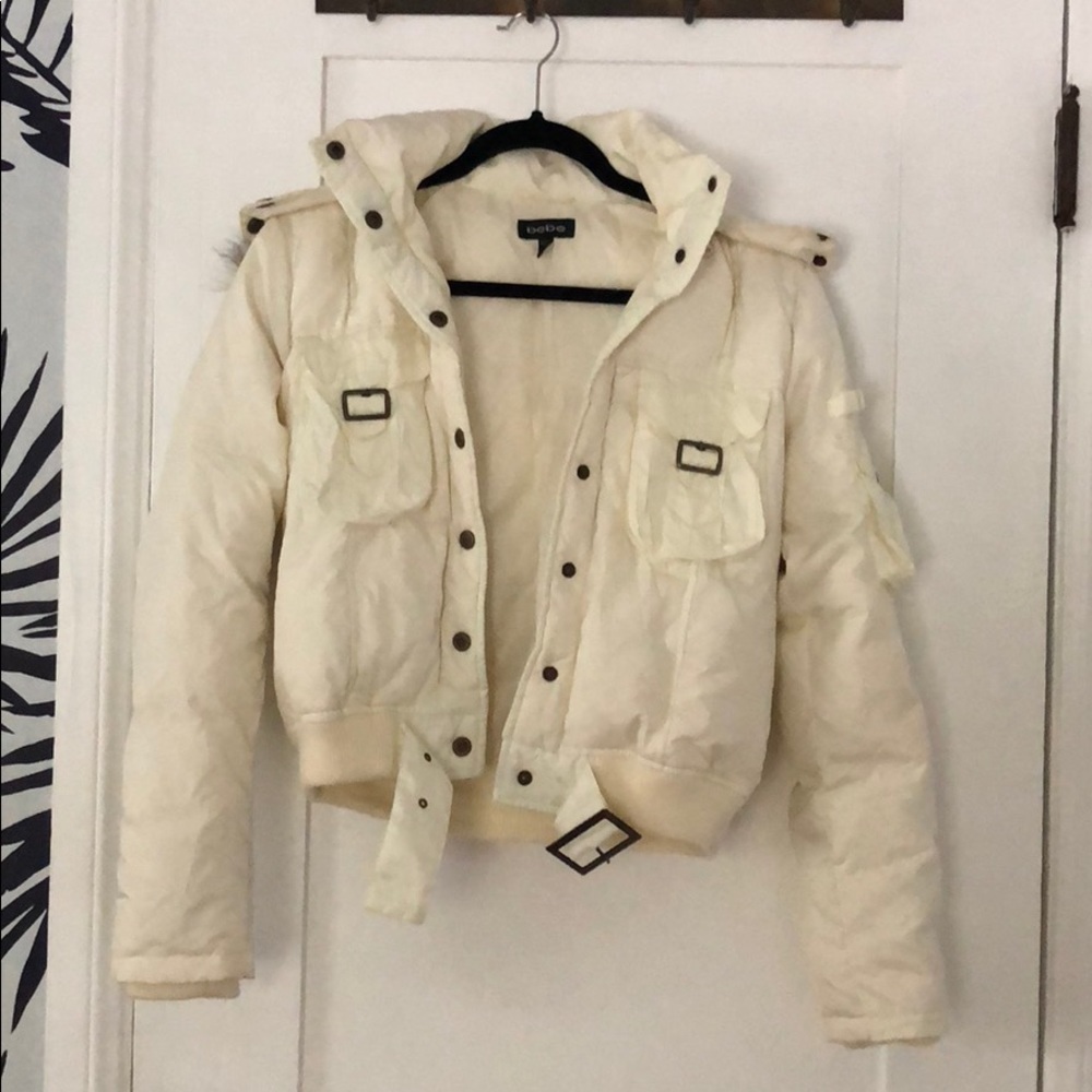 bebe cropped parka in cream sz medium